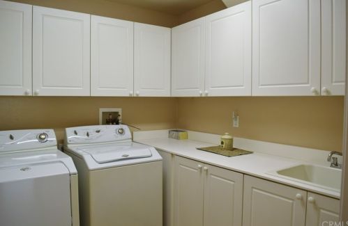 12722 Royal Palm Ln, Riverside CA  92503-7077 exterior