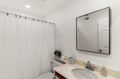 1033 Dewcrest Dr, Anaheim CA  92808-2402 exterior