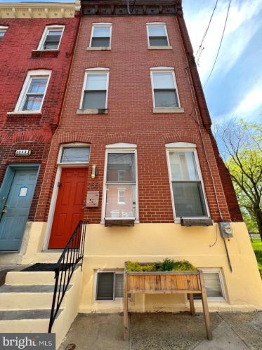 2351 3rd St, Philadelphia PA  19133-2906 exterior