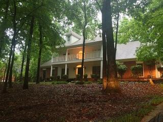 3676 Davies Manor Dr, Memphis, TN 38133-0950