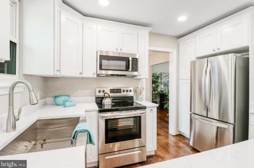 5502 Kings Park Dr, Springfield VA  22151-1106 exterior