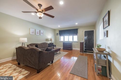 2341 10th St, Philadelphia PA 19133-1512 exterior