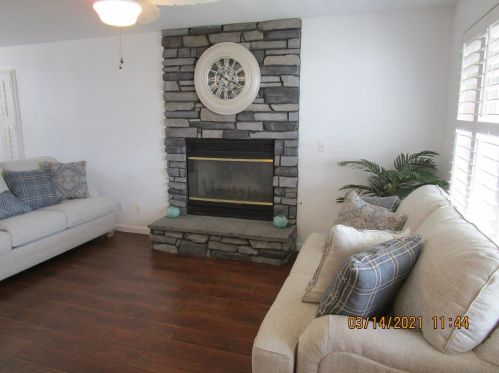 673 Bedford Ave, Clovis, CA 93611-7021