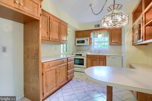 97 Valleybrook Dr, Lancaster PA  17601-4612 exterior