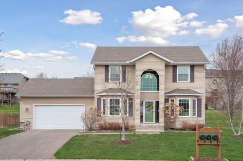 756 Brandenburg Dr, Chaska, MN 55318-1271