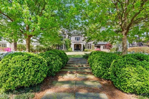 4262 Brookhaven Dr, Atlanta GA  30319-1076 exterior