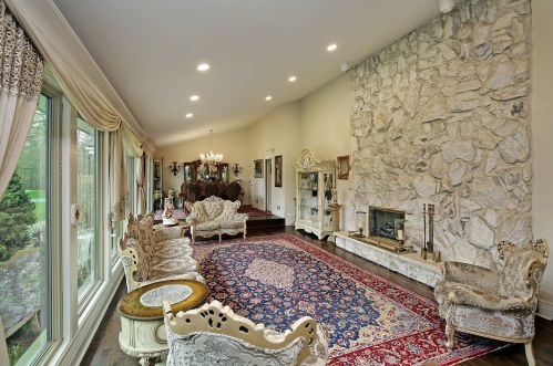 2610 Crestwood Ln, Bannockburn, IL 60015-1905