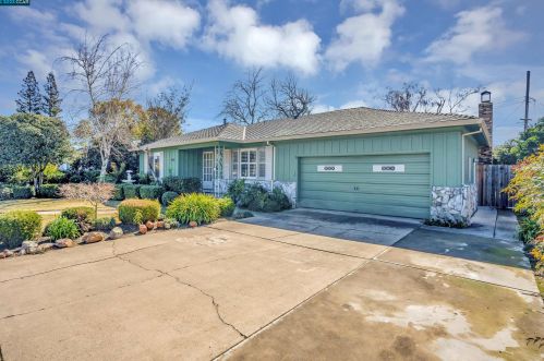 1106 Lakehome Dr, Lodi, CA 95242-2336