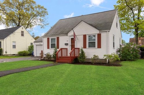 64 Haverford Rd, Warwick, RI 02886-1034
