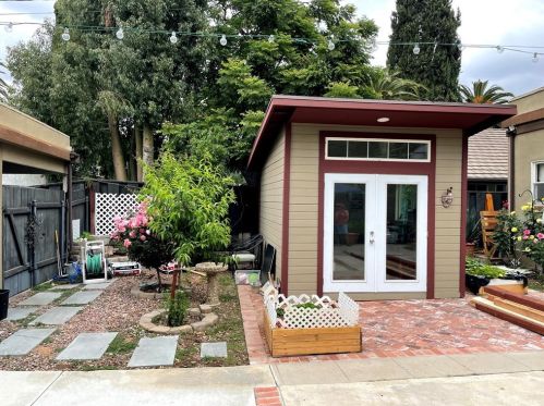 5625 Magnolia Ave, Riverside CA  92506-1822 exterior