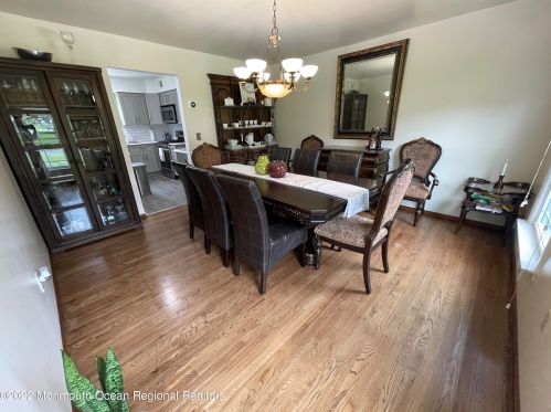 95 Oak Hill Rd, Middletown NJ 07748 exterior