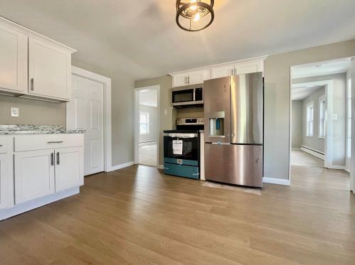5 Highland St, Allenstown, NH 03275-1910