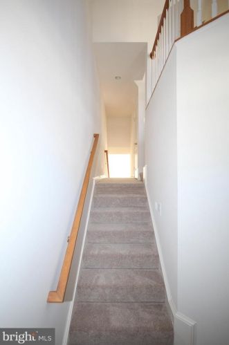 8025 Samuel Wallis St, Lorton VA  22079-2350 exterior