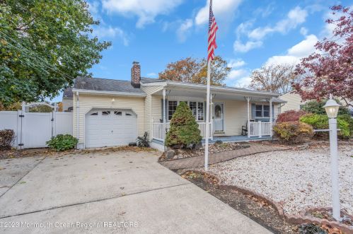 525 Elwood St, Lacey, NJ 08731-2323