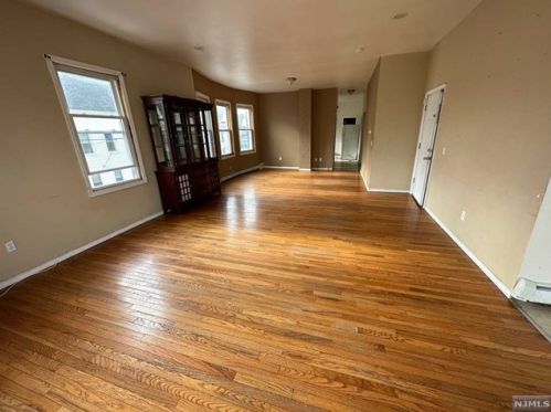 81 Paterson Ave, Paterson, NJ 07522-1430
