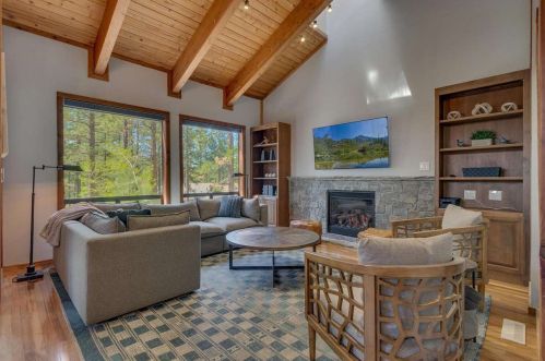 117 Basque Dr, Truckee CA  96161-3907 exterior