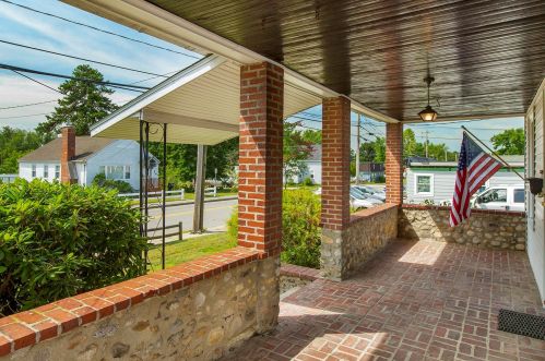 293 Lake St, Nashua, NH 03060-4130
