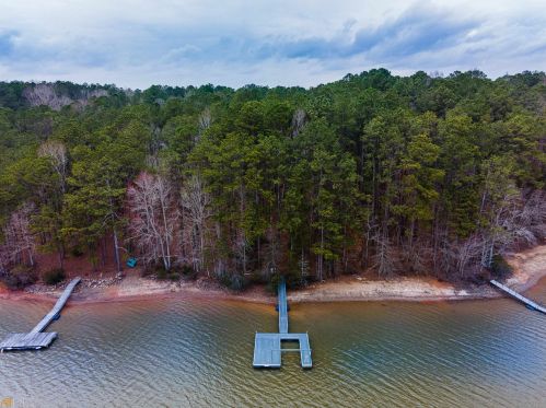 197 Creek Ridge Dr, Lagrange, GA 30240-7725
