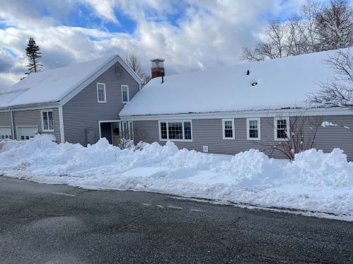 53 Hilltop Pl, New London, NH 03257-5410
