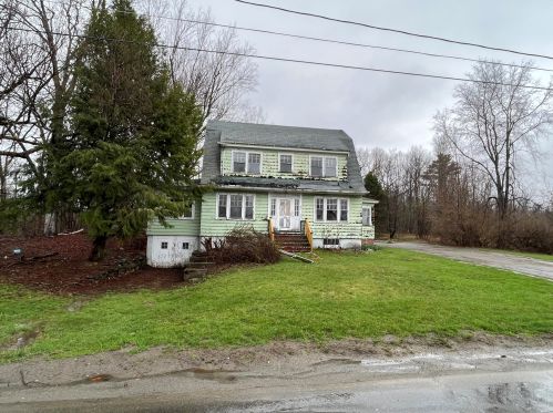 69 North St, Hartland, ME 04943-3730