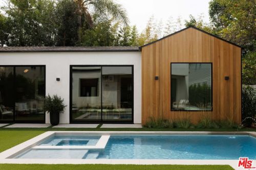 15740 Morrison St, Van Nuys CA  91436-1544 exterior