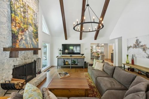 6930 Hunters Knl, Atlanta GA  30328-1763 exterior