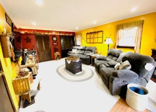 819 2nd Ave, Hoopeston, IL 60942-1711