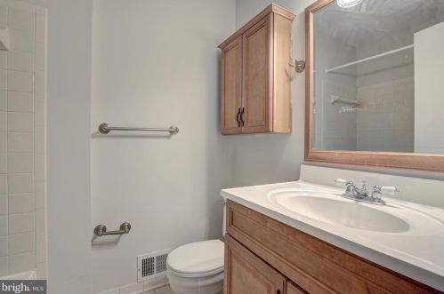 5601 Castlebury Ct, Springfield VA  22015-1883 exterior