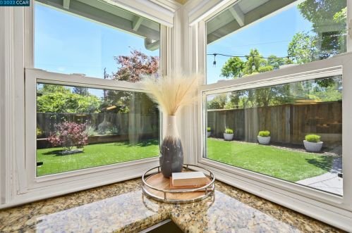 391 Maureen Ln, Concord CA  94523-2136 exterior