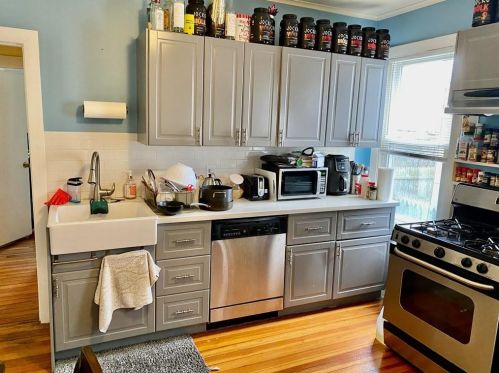 13 Old Fort Rd, Middletown, RI 02840-3833