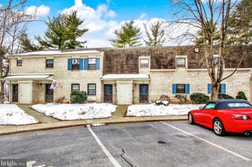 13 Valleybrook Dr, Lancaster PA  17601-4619 exterior