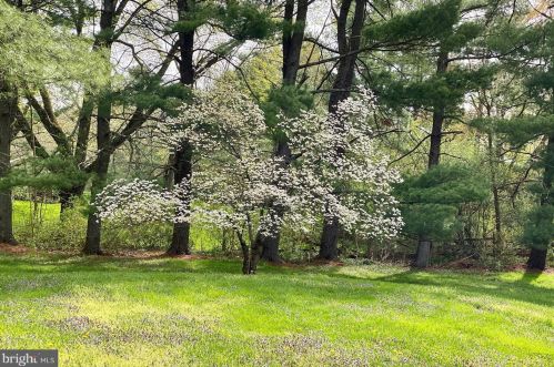 5 Skyfield Dr, Princeton NJ 08540-7403 exterior