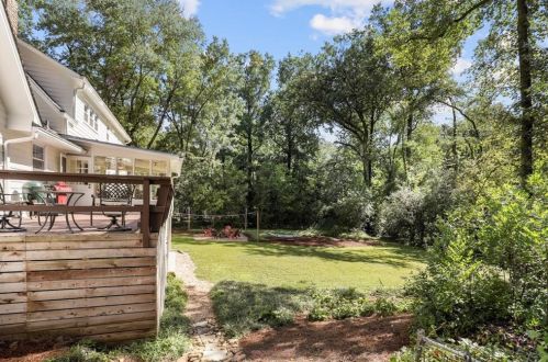 535 Bridgewater Dr, Atlanta GA  30328-2814 exterior