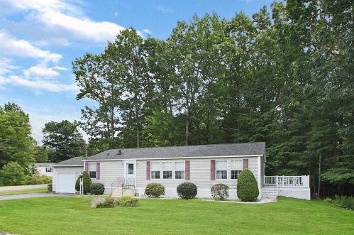 107 Ledgewood Dr, Hampstead, NH 03841-5163