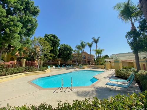 62 Alicante Aisle, Irvine CA  92614-5930 exterior