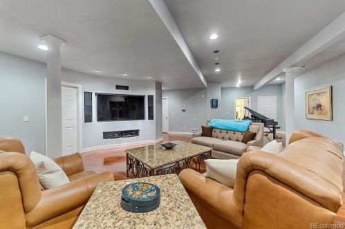 51 Cherry Hl Farm Dr, Englewood CO 80113-7169 exterior