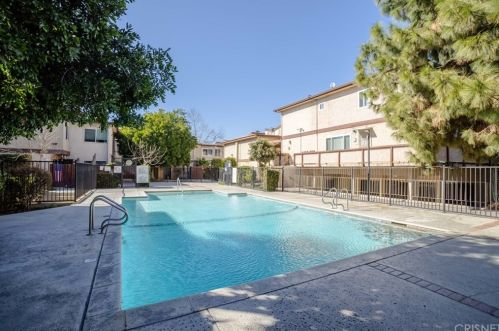7320 Lennox Ave, Van Nuys CA  91405-2339 exterior