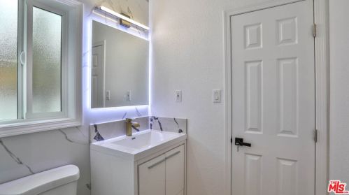 13606 Lemoli Ave, Hawthorne CA  90250-7722 exterior