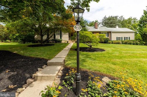 157 Shadybrook Ln, Princeton, NJ 08540-4135
