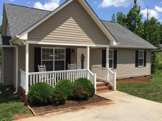 2570 Strawberry Ln, Randleman, NC 27317-8199