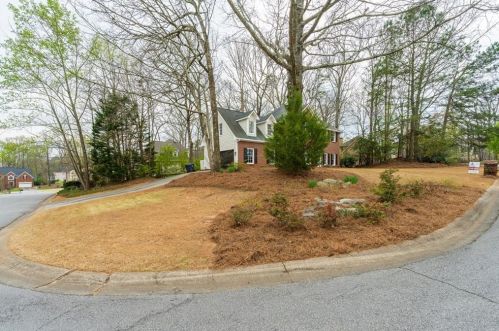 340 Falcon Creek Dr, Suwanee GA  30024-2598 exterior