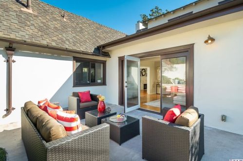 1357 Moncado Dr, Glendale CA  91207-1831 exterior