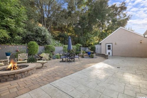 1048 Eilinita Ave, Glendale CA  91208-1130 exterior