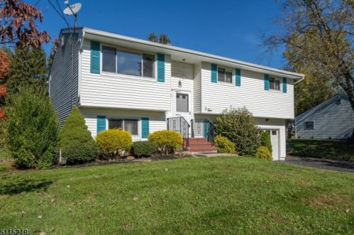 5 Hillside Dr, Clinton, NJ 08809-1244