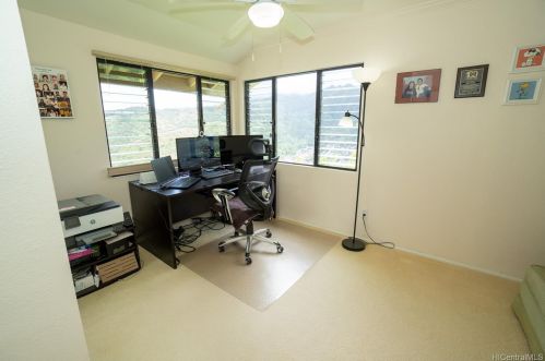1072 Kaumoku St, Honolulu HI  96825-1306 exterior
