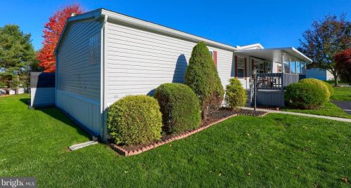 200 Cricklewood Ct, Lancaster PA  17603-2173 exterior