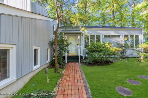 10 Lefferts Ct, Middletown NJ  07748-3031 exterior