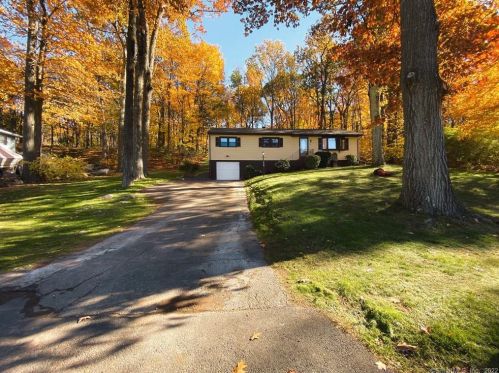 27 Sherwood Dr, Waterbury, CT 06712-1341
