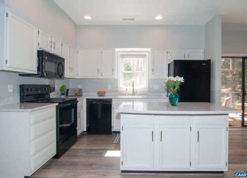 1505 Stoney Creek Dr, Charlottesville, VA 22902-7239