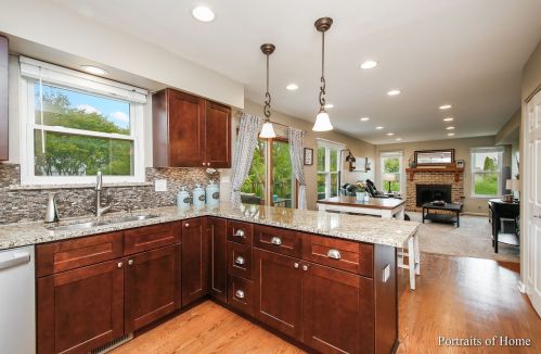 1057 Woodlake Dr, Carol Stream, IL 60188-6094